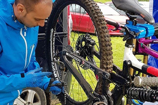 Preparing Lindsay's bike ready for the race